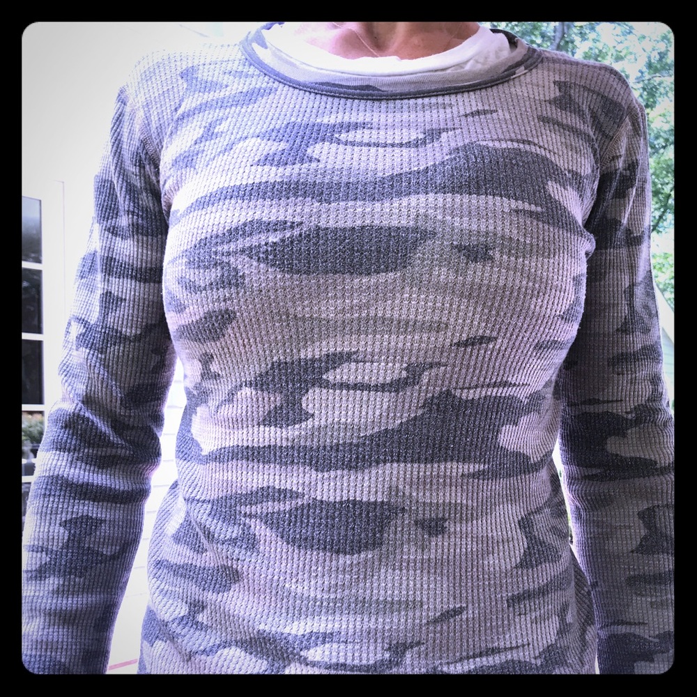 Monrow thermal pullover , fitted and hits at hip